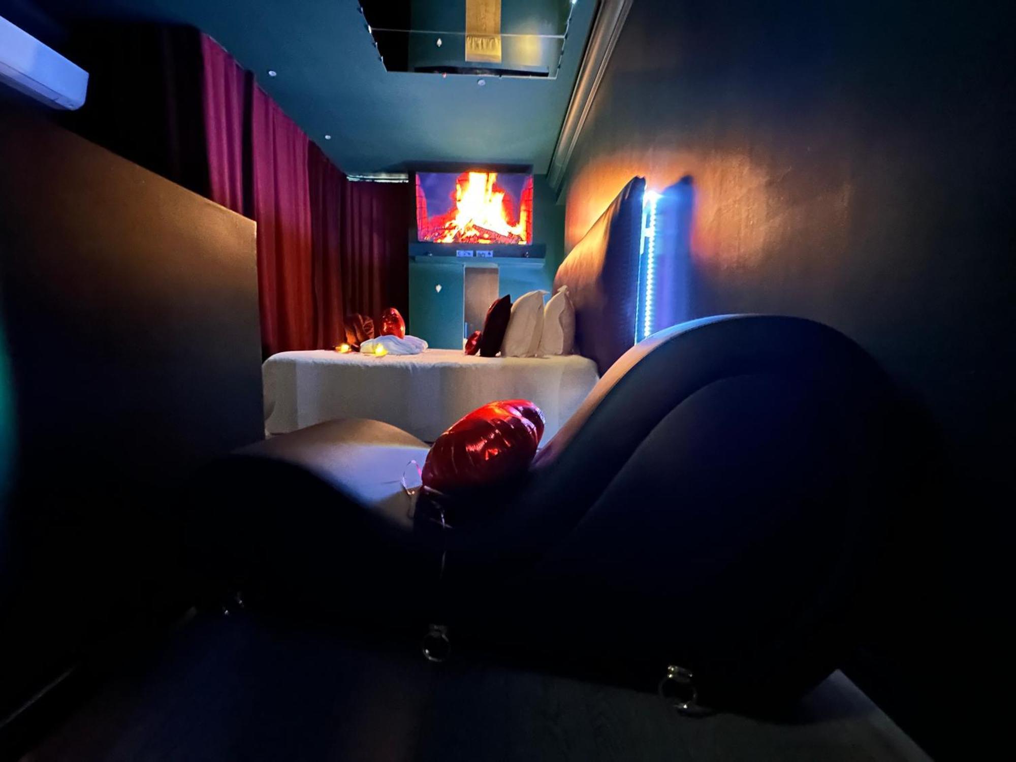 Mieuxqualhotel Jacuzzi Privatif Velvet Desire Bordeaux Exterior photo