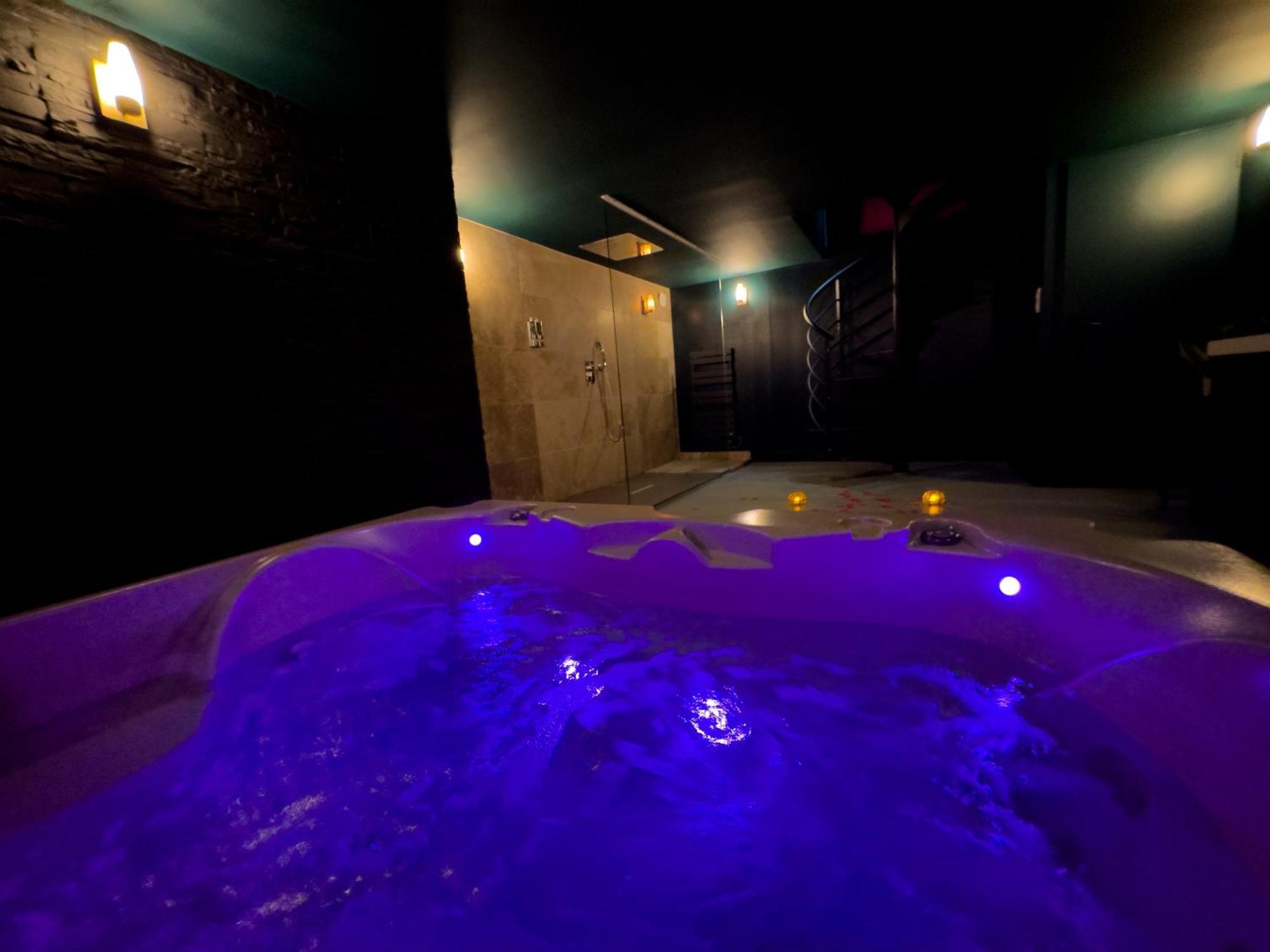 Mieuxqualhotel Jacuzzi Privatif Velvet Desire Bordeaux Exterior photo