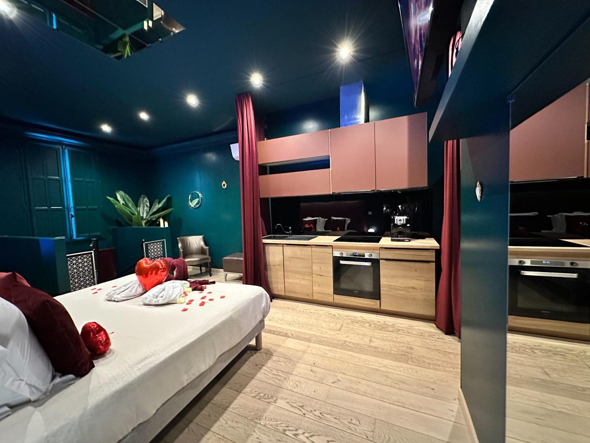 Mieuxqualhotel Jacuzzi Privatif Velvet Desire Bordeaux Exterior photo